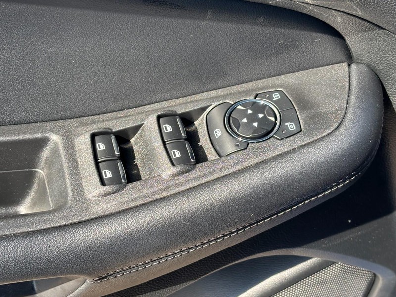 Ford Edge Vehicle Full-screen Gallery Image 17