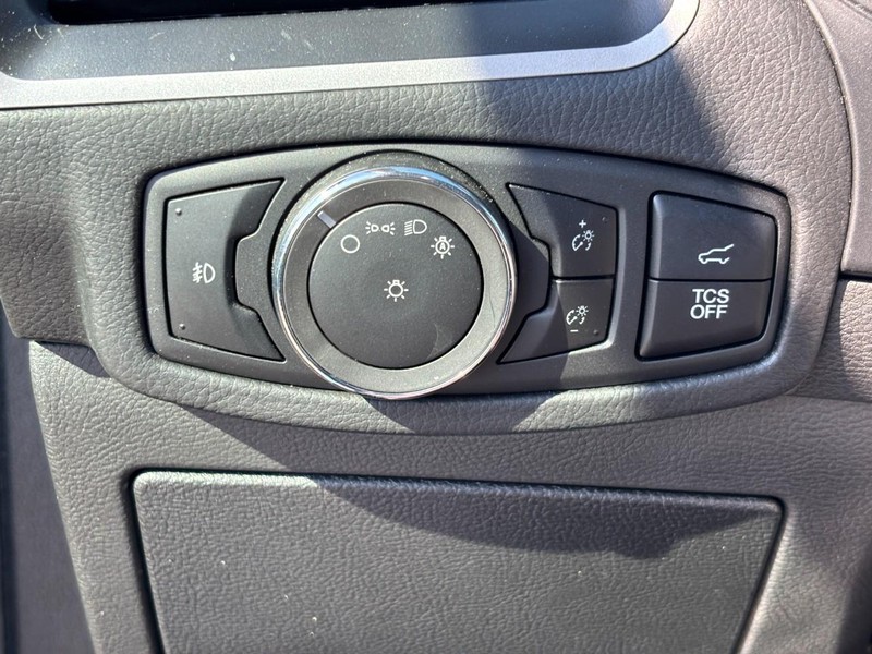 Ford Edge Vehicle Full-screen Gallery Image 18