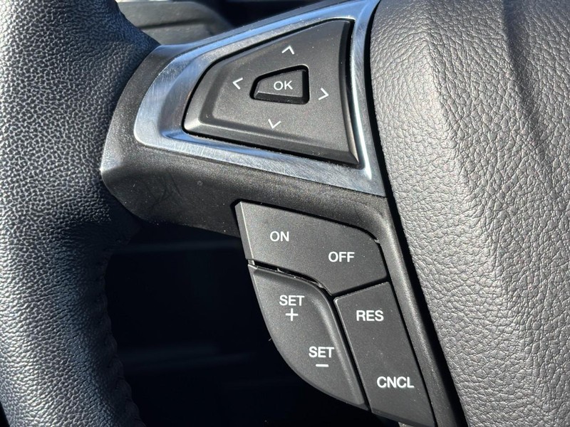 Ford Edge Vehicle Full-screen Gallery Image 19