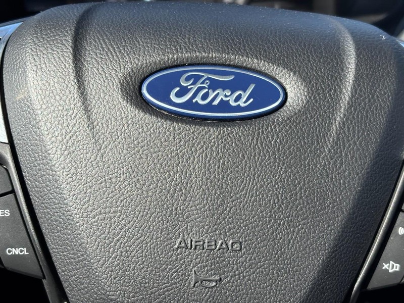 Ford Edge Vehicle Full-screen Gallery Image 20