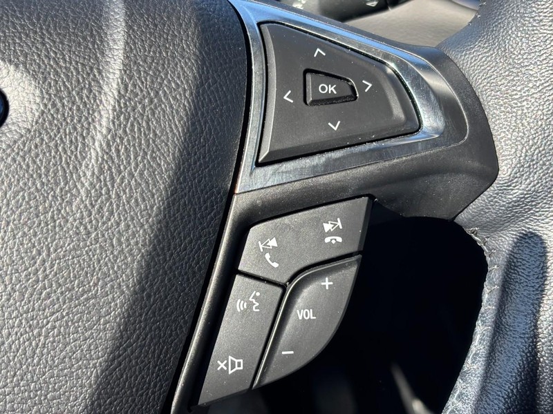 Ford Edge Vehicle Full-screen Gallery Image 21