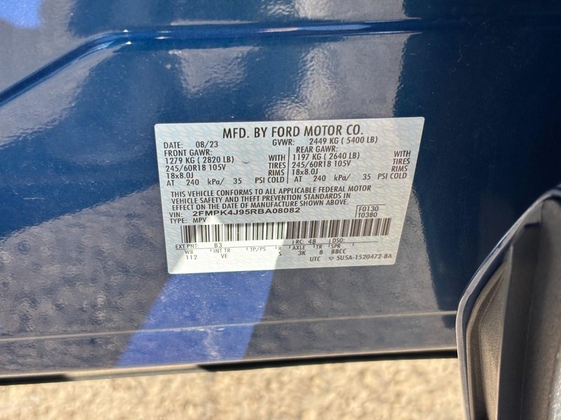 Ford Edge Vehicle Full-screen Gallery Image 26