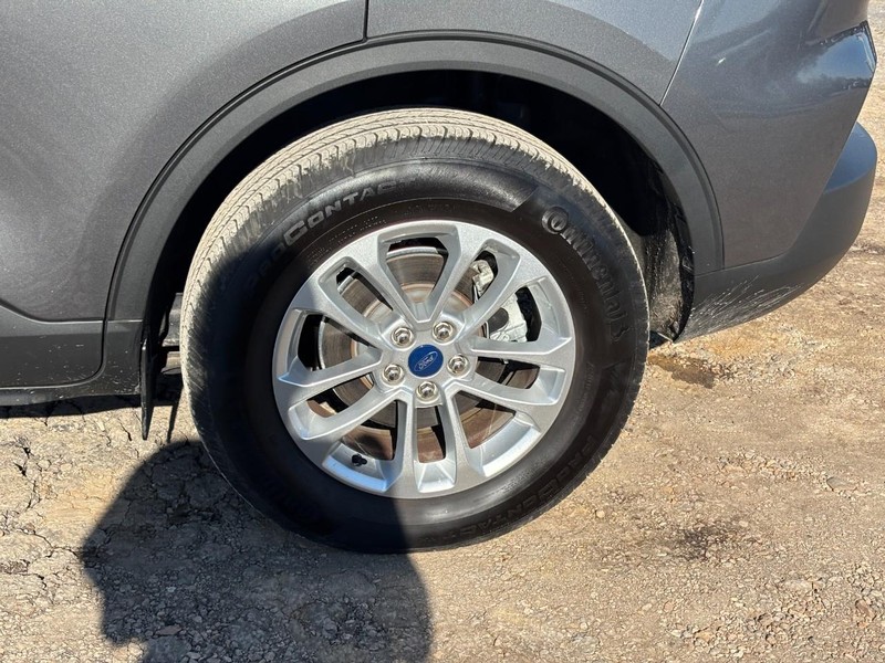 Ford Escape Vehicle Full-screen Gallery Image 11