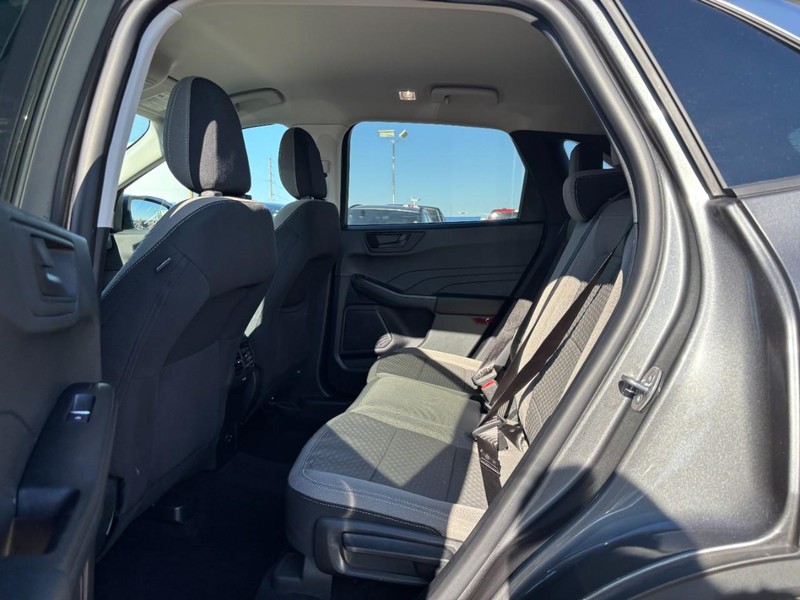 Ford Escape Vehicle Full-screen Gallery Image 12