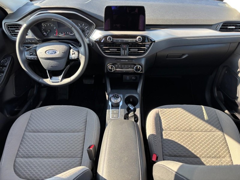 Ford Escape Vehicle Full-screen Gallery Image 13