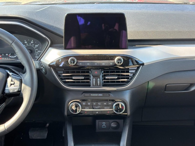 Ford Escape Vehicle Full-screen Gallery Image 15