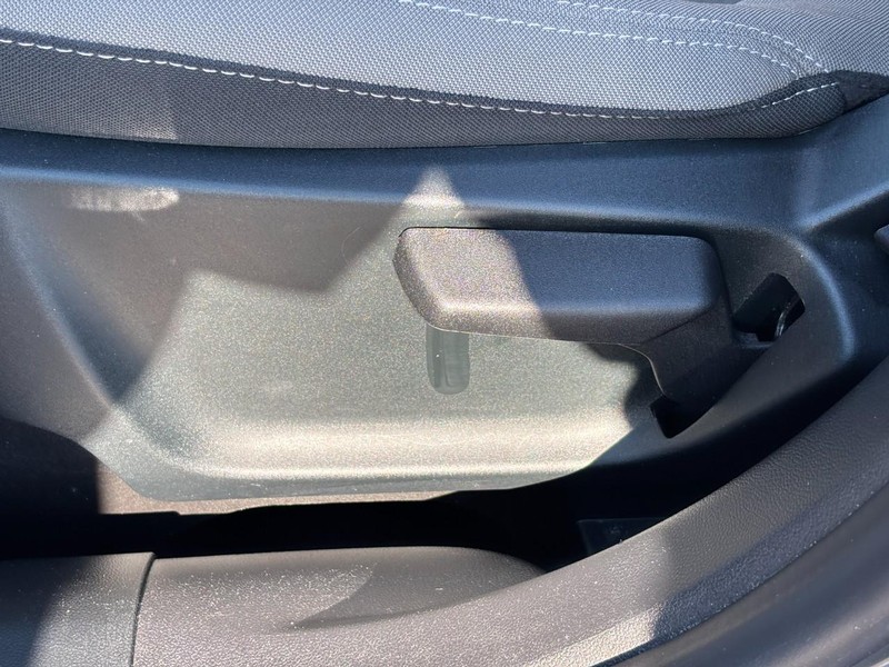 Ford Escape Vehicle Full-screen Gallery Image 17