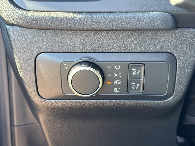 Ford Escape Vehicle Full-screen Gallery Image 19