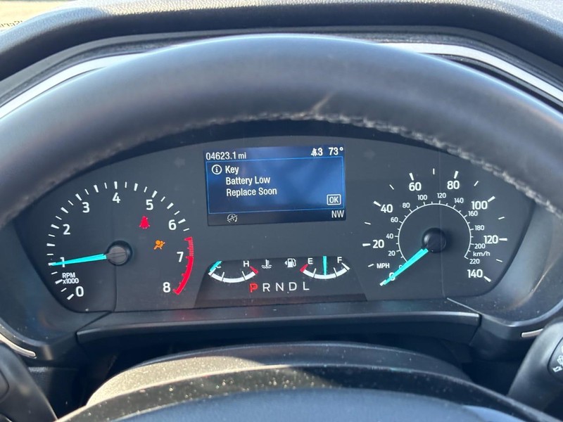 Ford Escape Vehicle Full-screen Gallery Image 23