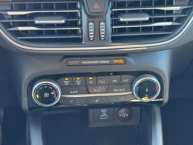 Ford Escape Vehicle Full-screen Gallery Image 26