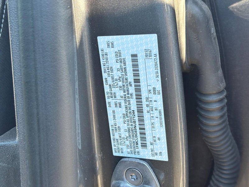 Ford Escape Vehicle Full-screen Gallery Image 27