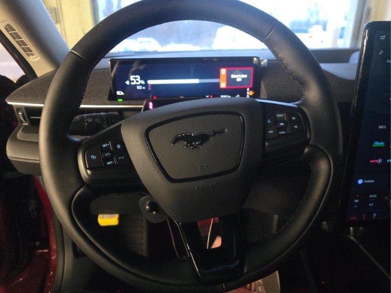 Ford Mustang Mach-E Vehicle Full-screen Gallery Image 05