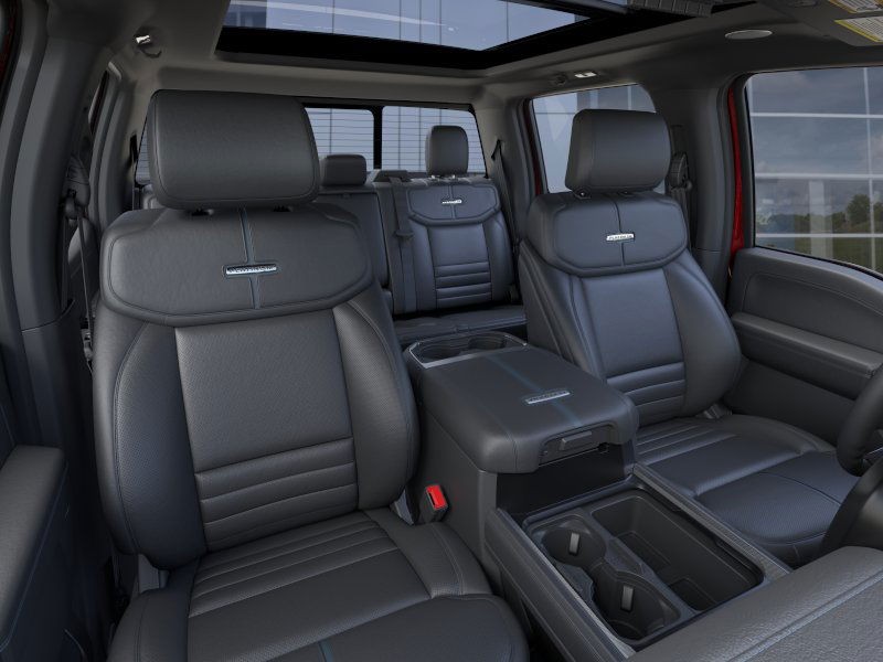 Ford Super Duty F-250 SRW Vehicle Full-screen Gallery Image 12