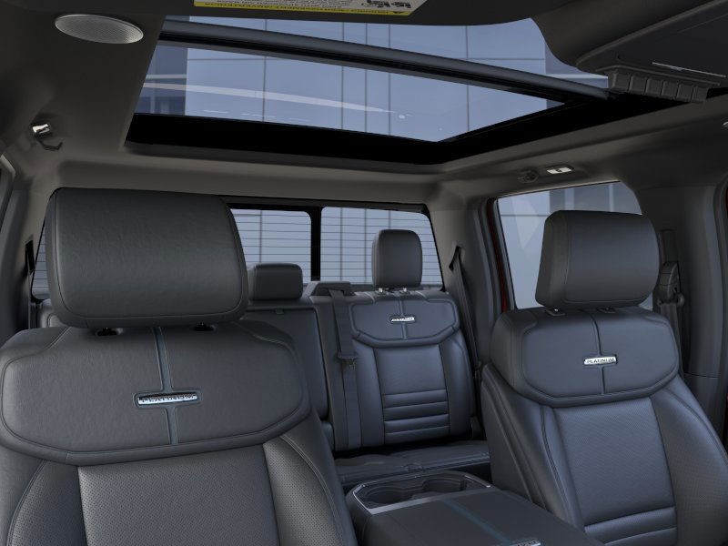 Ford Super Duty F-250 SRW Vehicle Full-screen Gallery Image 24