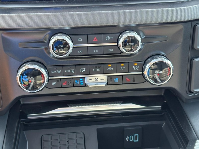 Ford Super Duty F-250 SRW Vehicle Image 25
