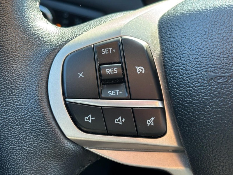 Ford Explorer Vehicle Full-screen Gallery Image 19