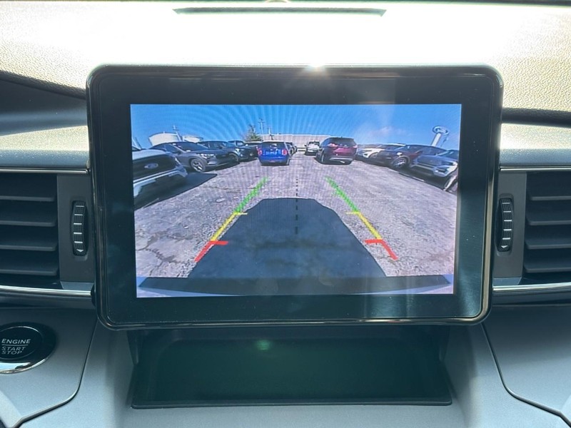 Ford Explorer Vehicle Full-screen Gallery Image 23