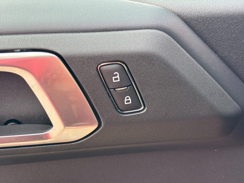 Ford Bronco Vehicle Image 18