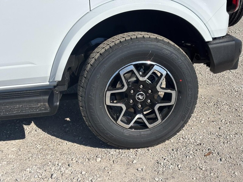 Ford Bronco Vehicle Image 11