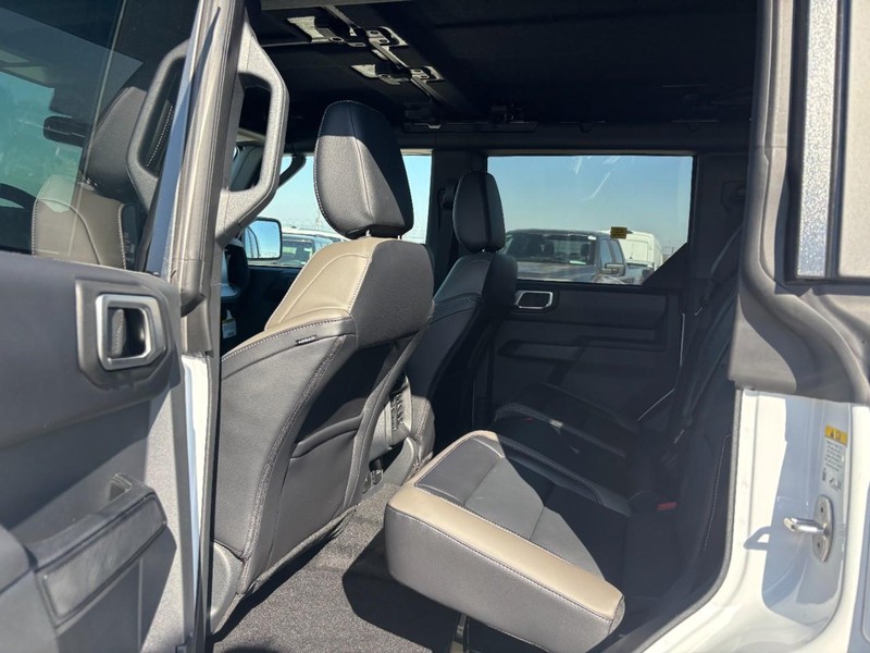 Ford Bronco Vehicle Image 12