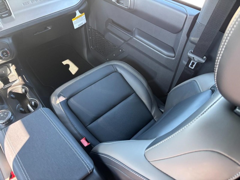 Ford Bronco Vehicle Image 16