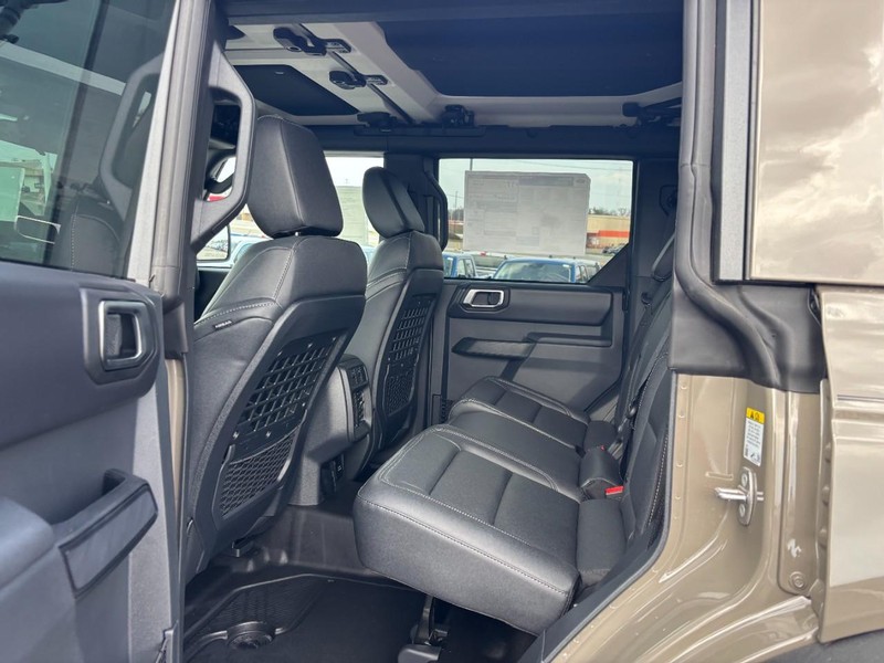 Ford Bronco Vehicle Image 12