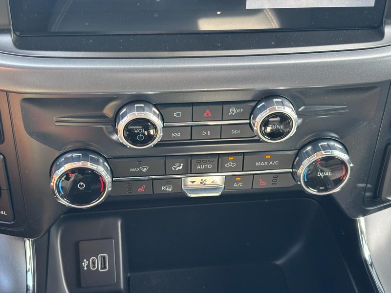 Ford F-150 Vehicle Full-screen Gallery Image 25