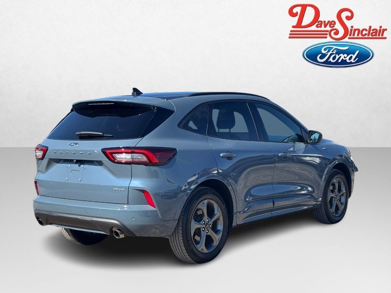 Ford Escape Vehicle Full-screen Gallery Image 07