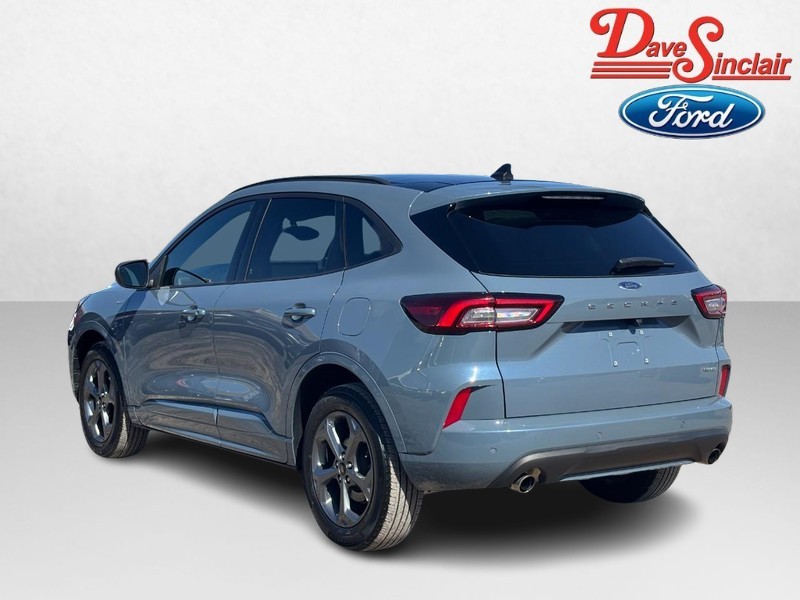 Ford Escape Vehicle Full-screen Gallery Image 09