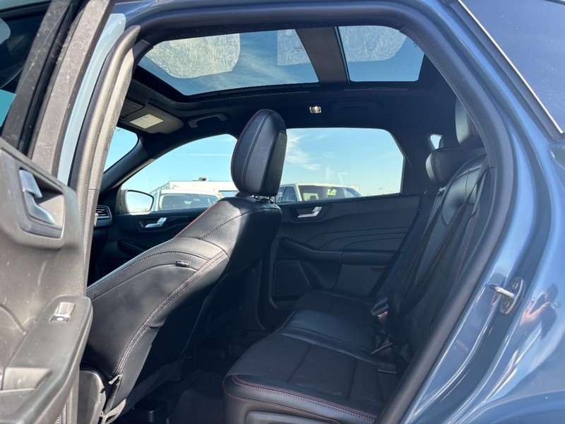 Ford Escape Vehicle Full-screen Gallery Image 12