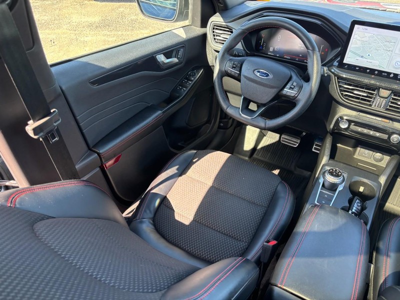 Ford Escape Vehicle Full-screen Gallery Image 13