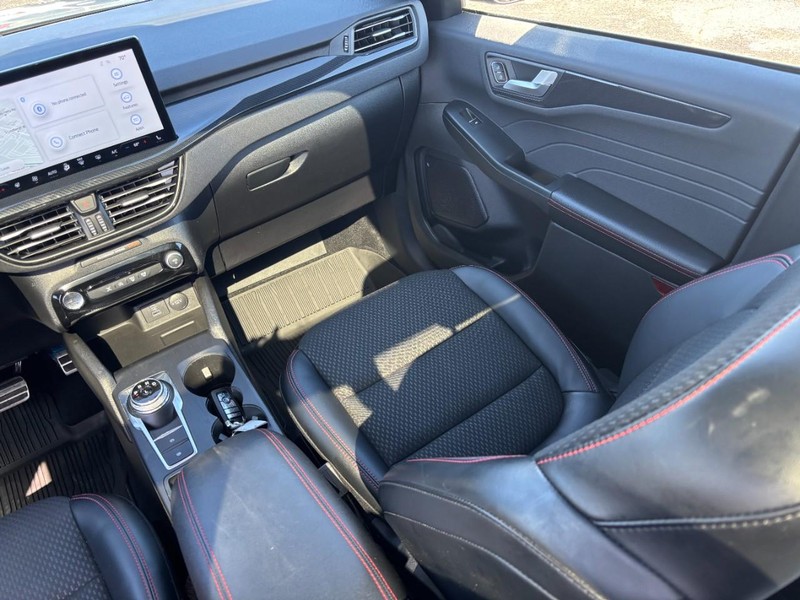 Ford Escape Vehicle Full-screen Gallery Image 15