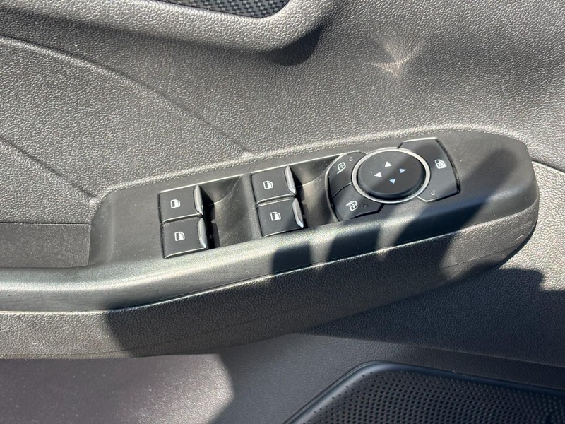 Ford Escape Vehicle Full-screen Gallery Image 17