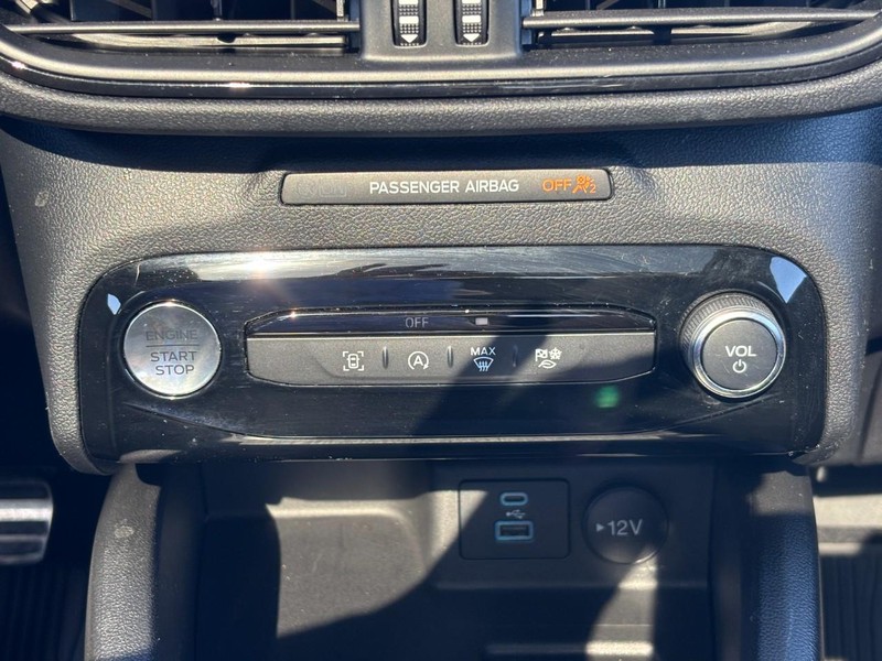 Ford Escape Vehicle Full-screen Gallery Image 24