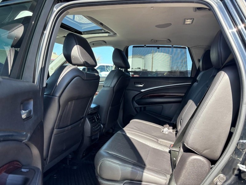 Acura MDX Vehicle Full-screen Gallery Image 12