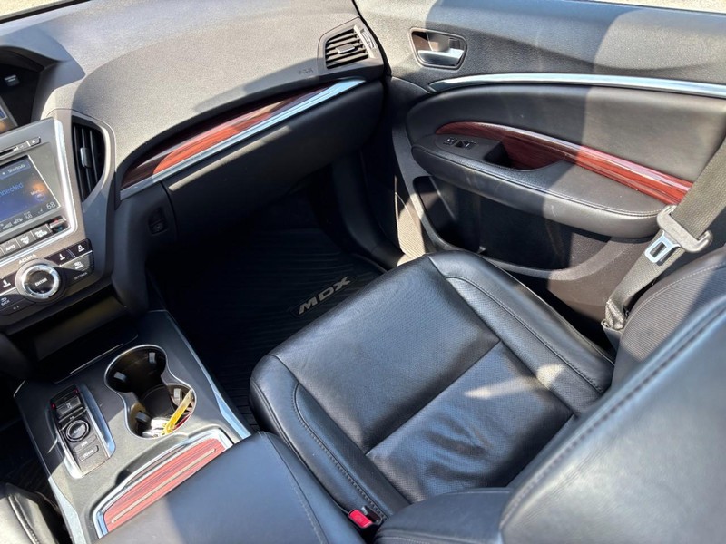 Acura MDX Vehicle Full-screen Gallery Image 15