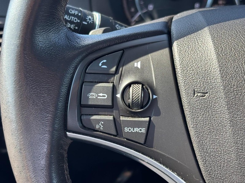 Acura MDX Vehicle Full-screen Gallery Image 18