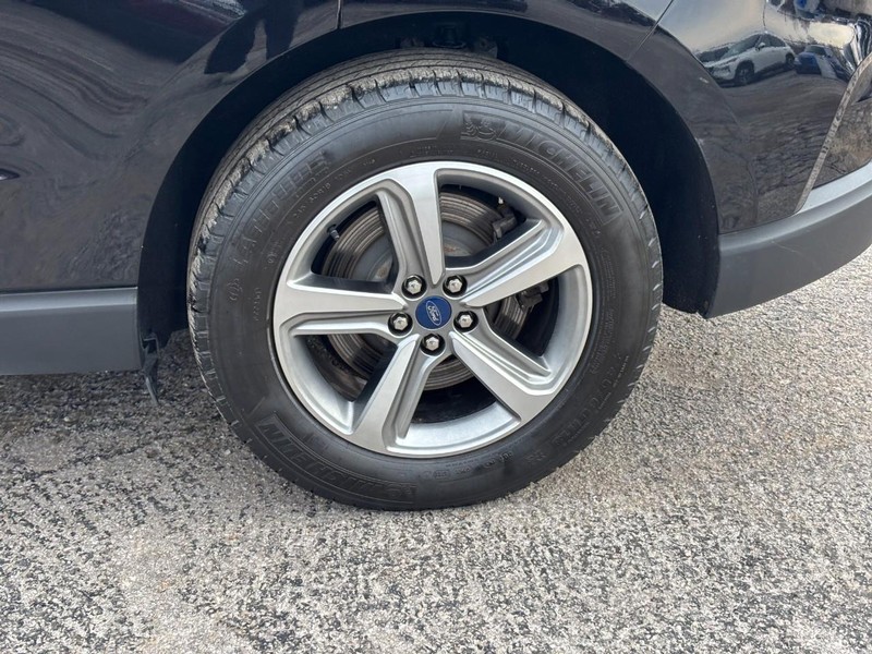 Ford Edge Vehicle Full-screen Gallery Image 11