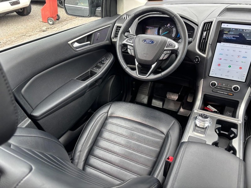 Ford Edge Vehicle Full-screen Gallery Image 13