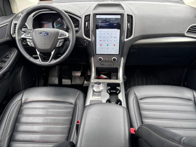 Ford Edge Vehicle Full-screen Gallery Image 14