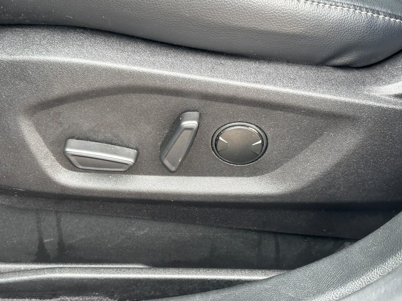 Ford Edge Vehicle Full-screen Gallery Image 16