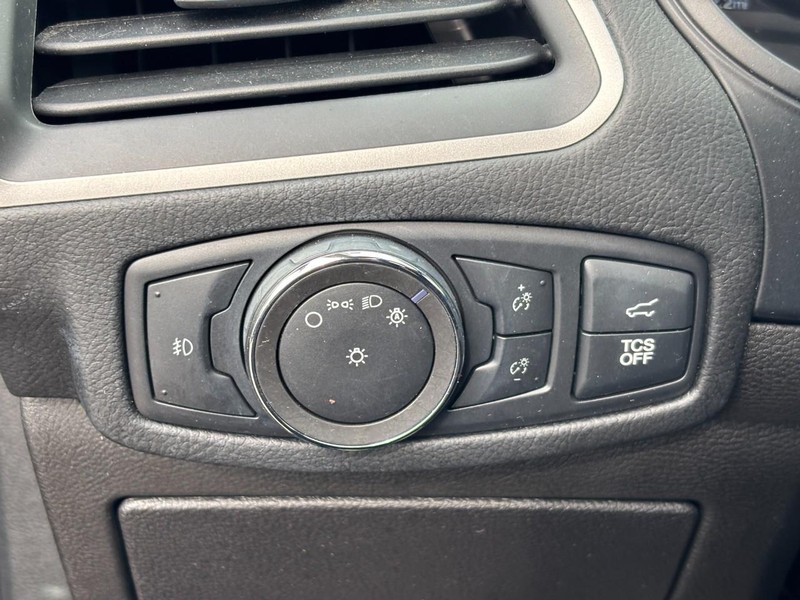 Ford Edge Vehicle Full-screen Gallery Image 18