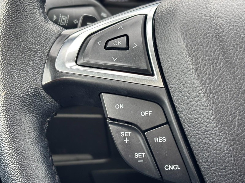 Ford Edge Vehicle Full-screen Gallery Image 19