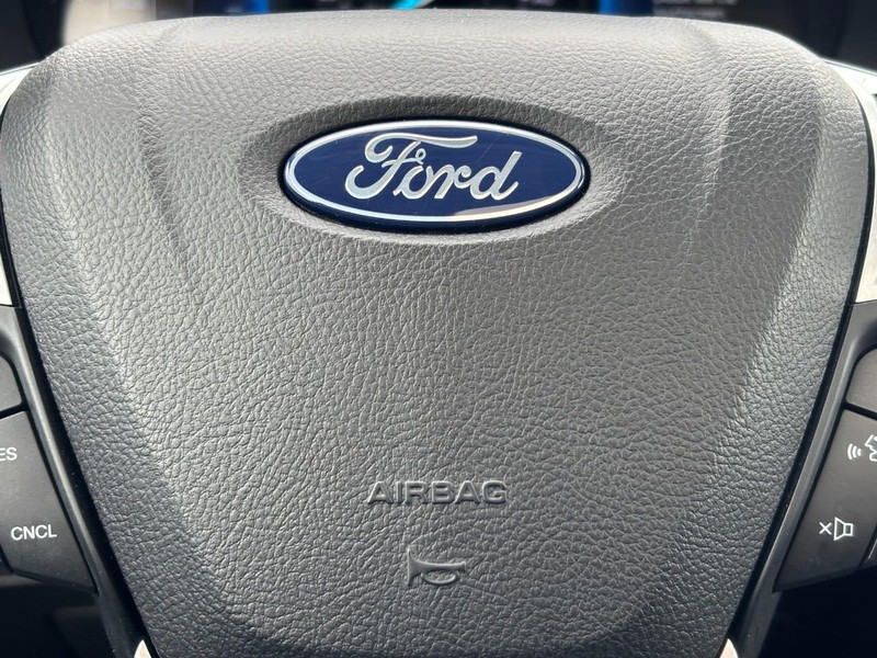 Ford Edge Vehicle Full-screen Gallery Image 20