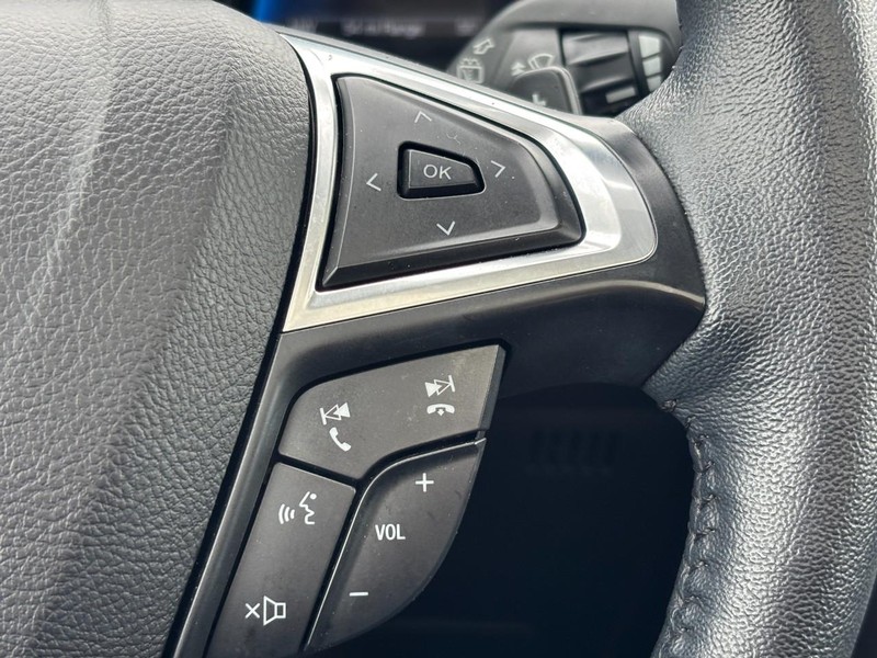 Ford Edge Vehicle Full-screen Gallery Image 21