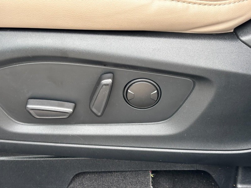 Ford Explorer Vehicle Full-screen Gallery Image 17