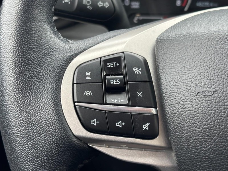 Ford Explorer Vehicle Full-screen Gallery Image 20