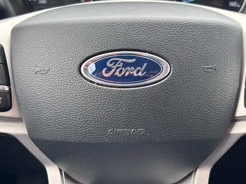 Ford Explorer Vehicle Full-screen Gallery Image 21