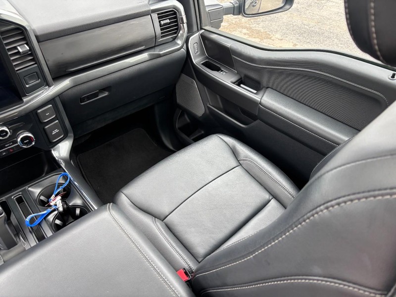 Ford F-150 Vehicle Full-screen Gallery Image 15