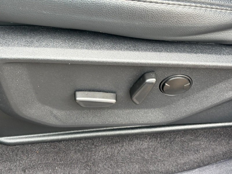 Ford F-150 Vehicle Full-screen Gallery Image 16